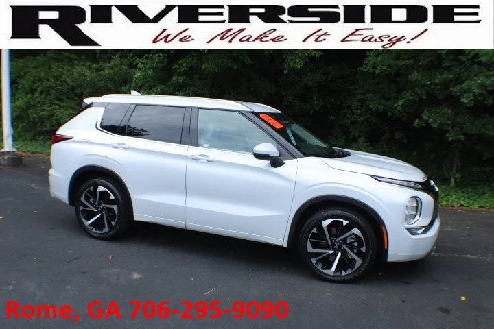 Used 2024 White Mitsubishi SEL image 1