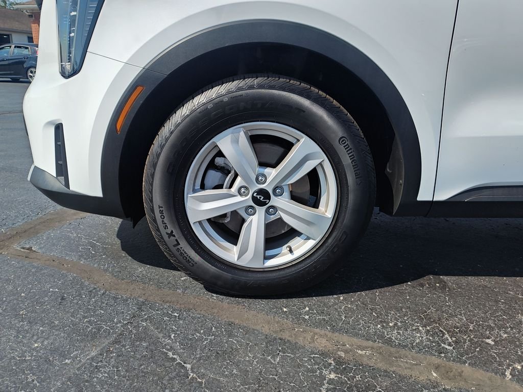Used 2025 White Kia LX image 10