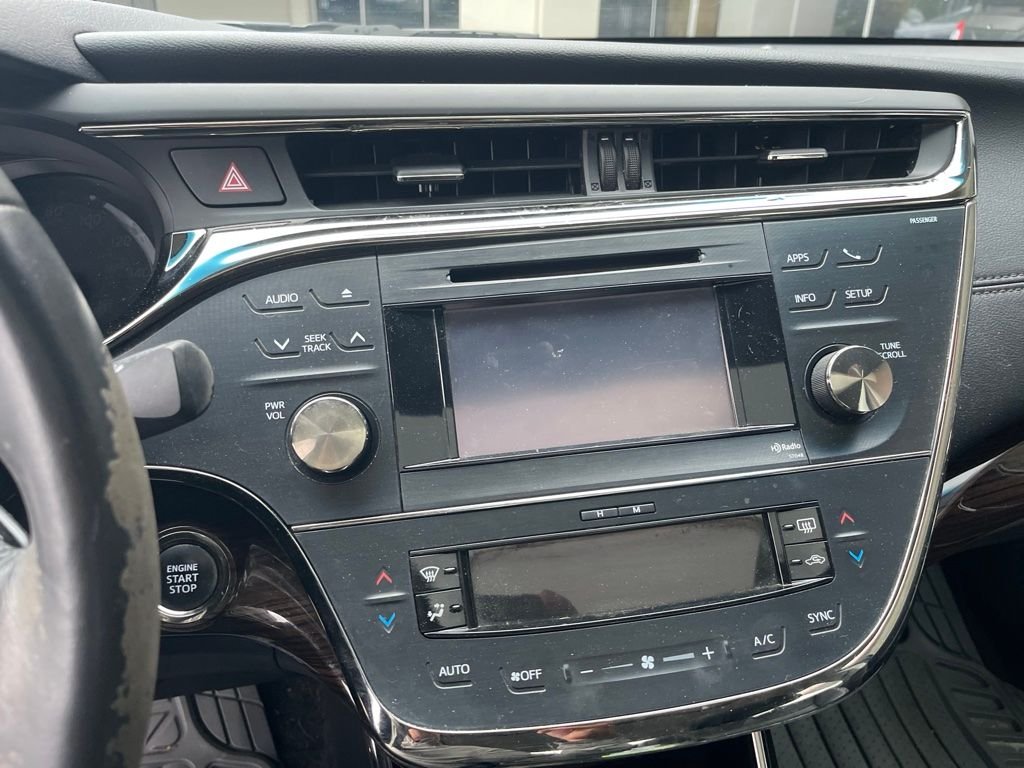 Used 2013 White Toyota XLE Touring image 6
