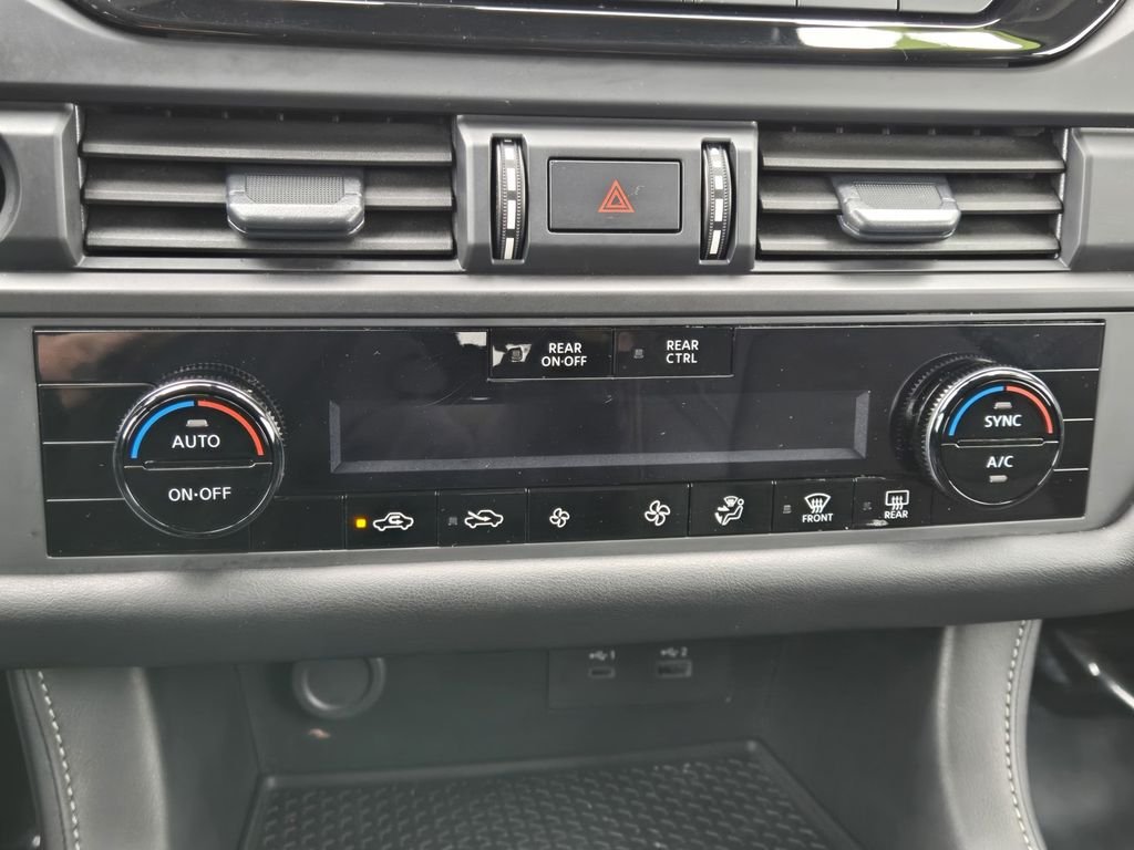 Used 2025 Glacier White Nissan S image 22