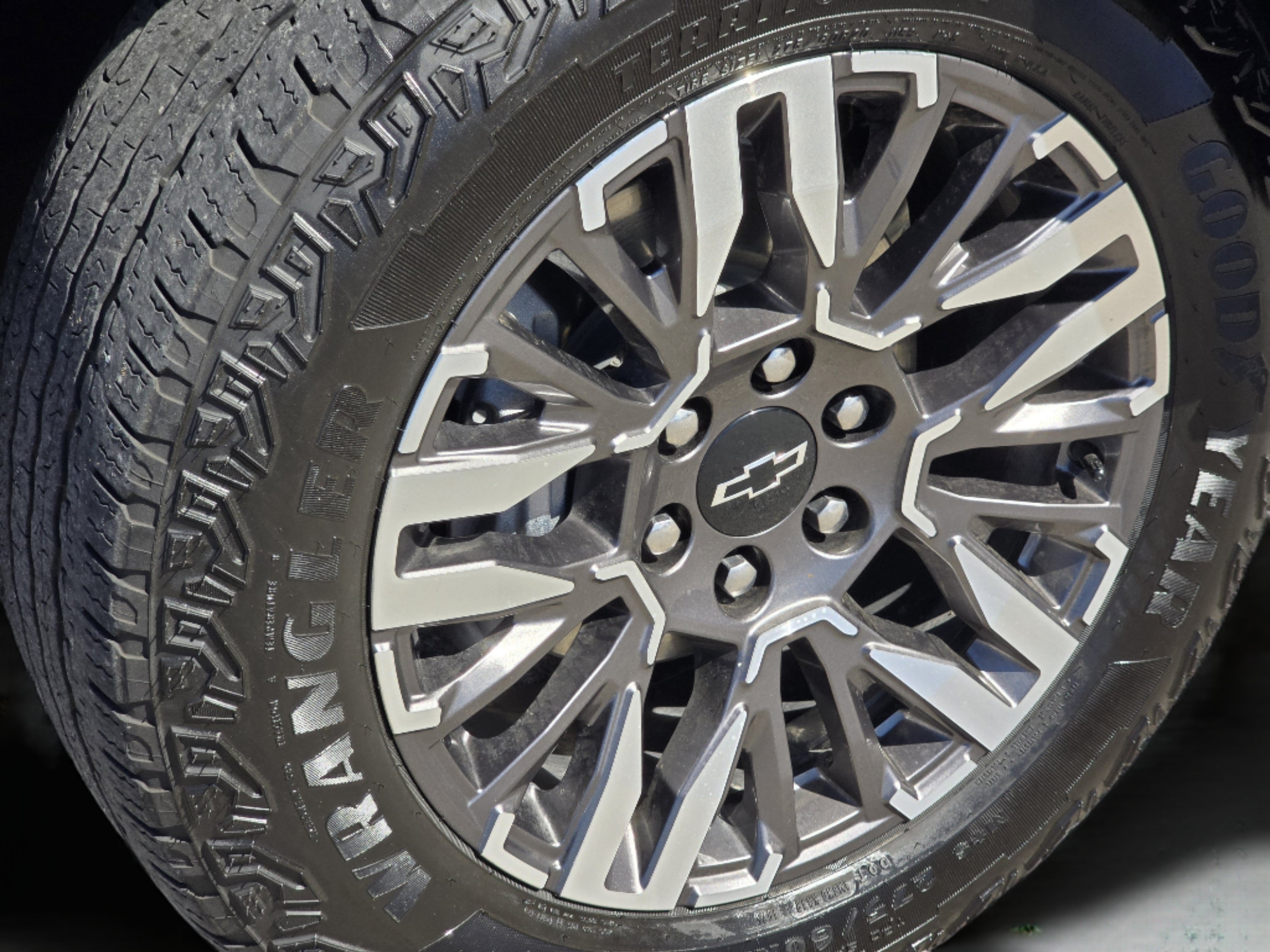 Used 2025 Sterling Gray Metallic Chevrolet Z71 image 28