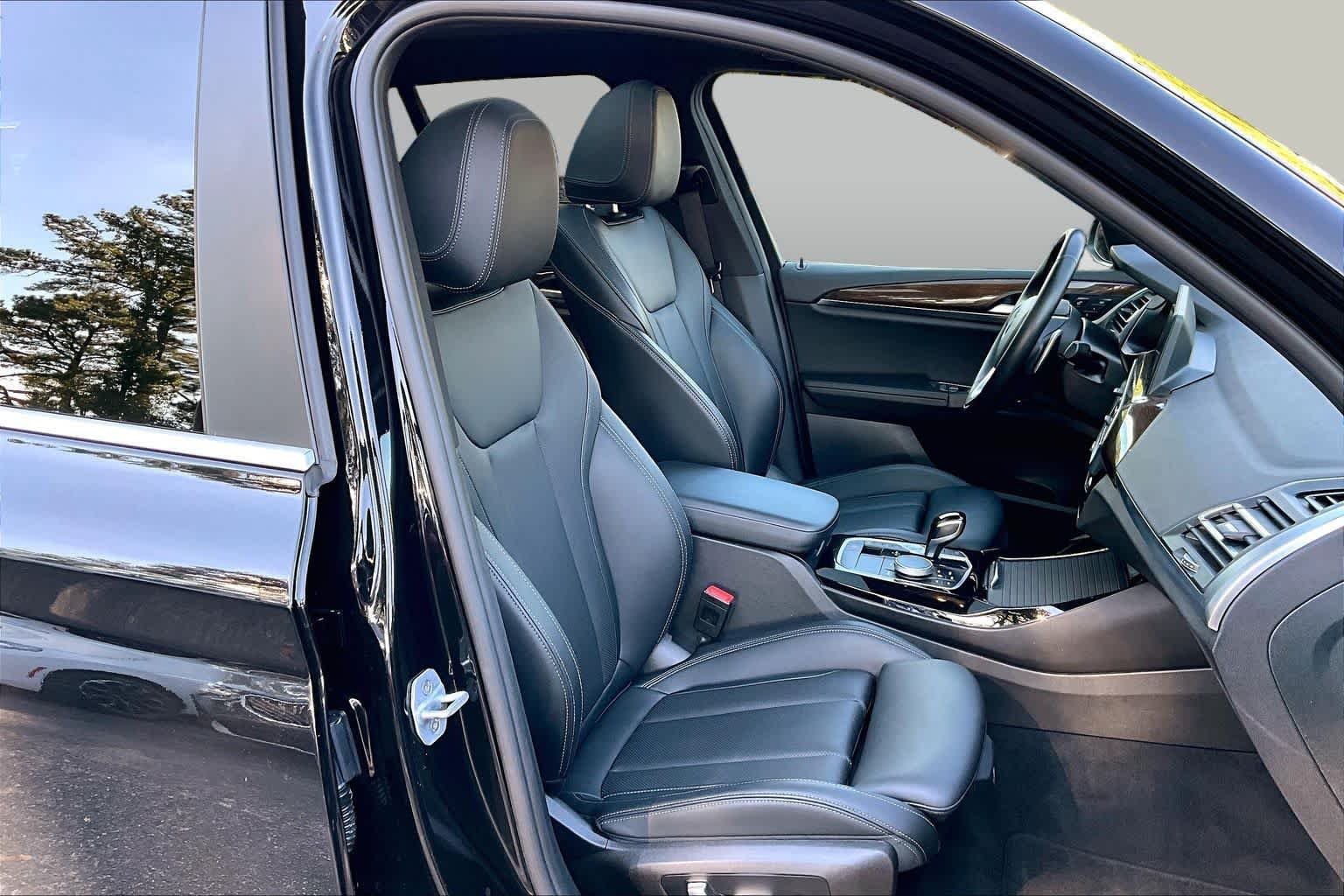 Used 2023 Jet Black BMW xDrive30i image 9