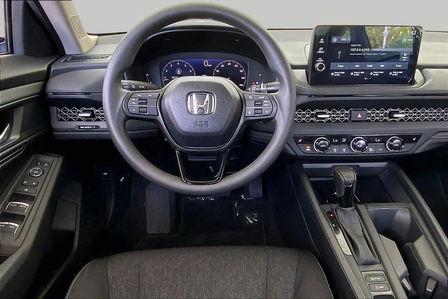 Used 2026 Solar Silver Metallic Honda SE image 6