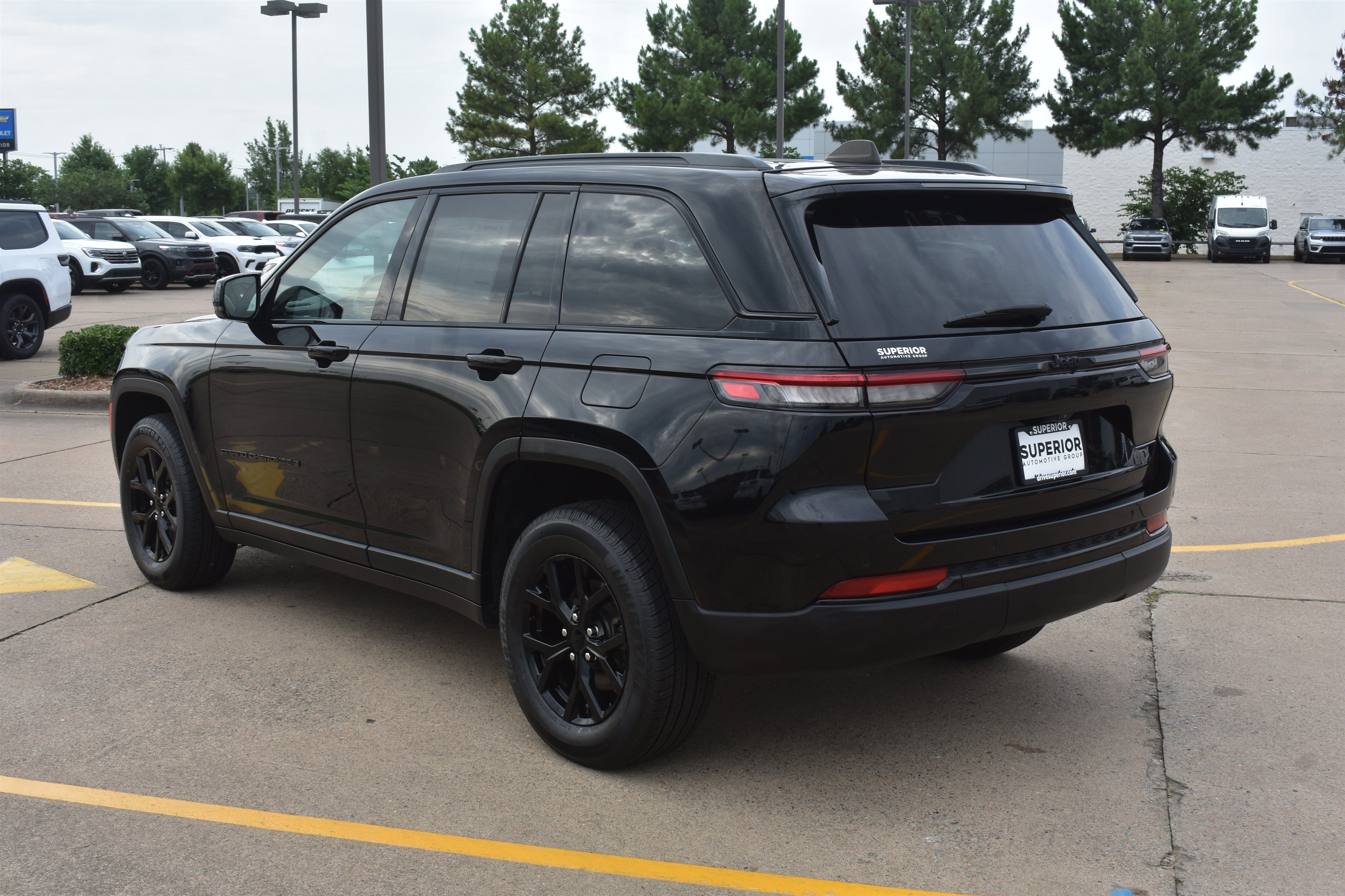 Used 2024 Diamond Black Crystal Pearlcoat Jeep Altitude image 7