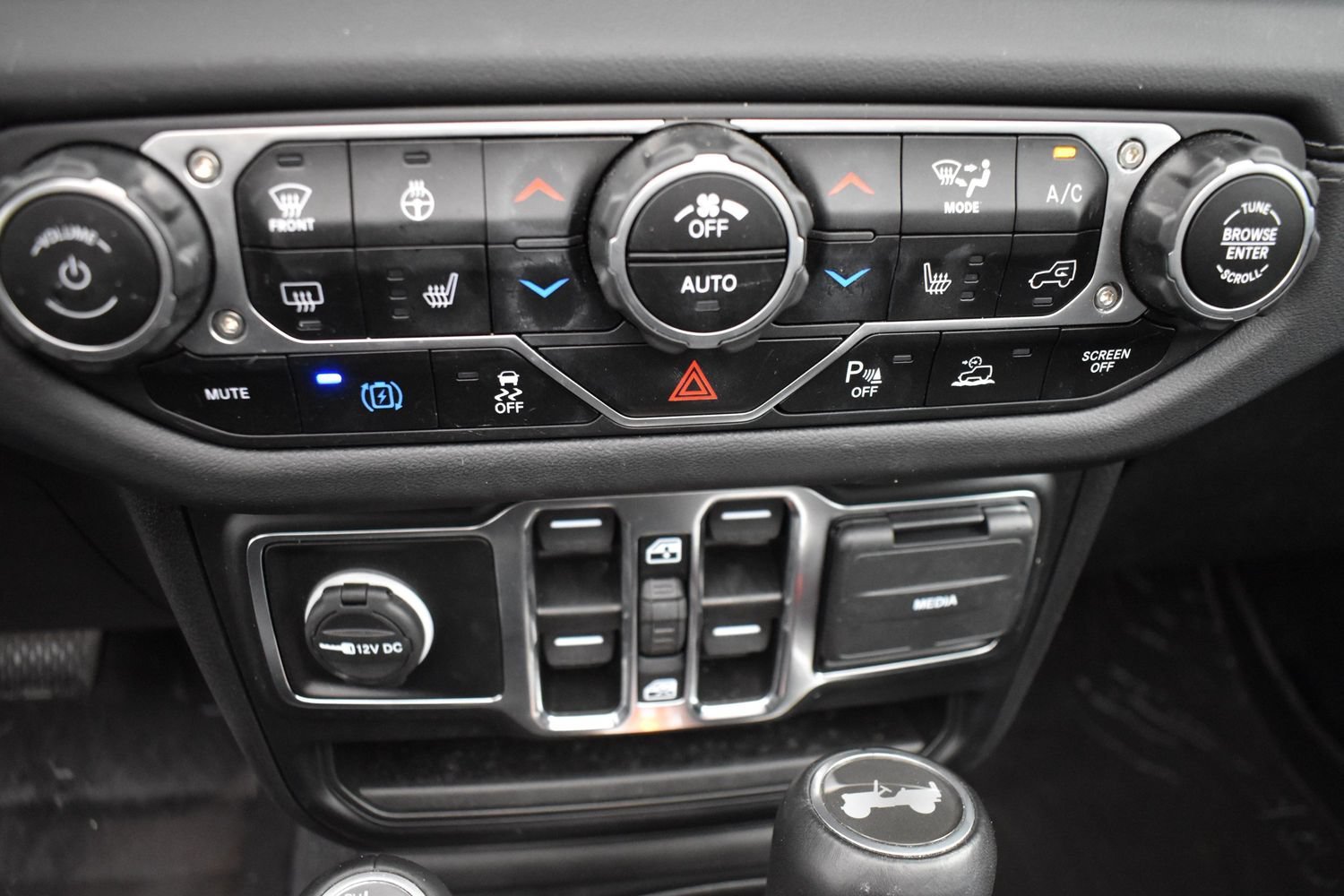 Used 2024 Silver Zynith Clearcoat Jeep High Altitude image 11