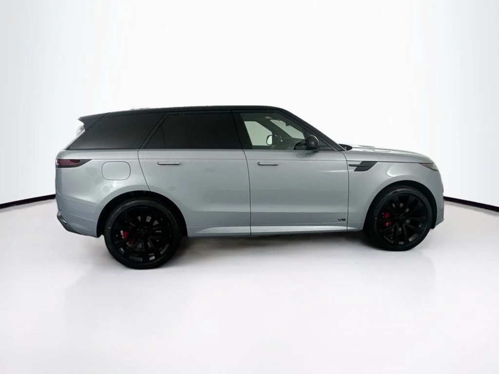 New 2026 Ionian Silver in Gloss finish Land Rover Autobiography image 4