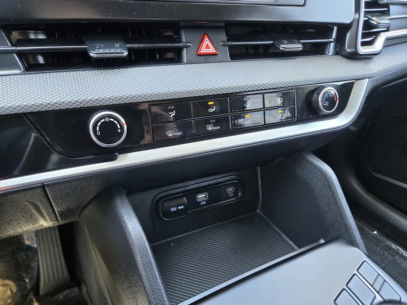 Used 2025 Glacial White Pearl Kia LX image 11