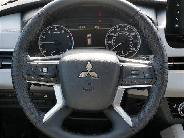 New 2026 White Diamond Mitsubishi SE image 8