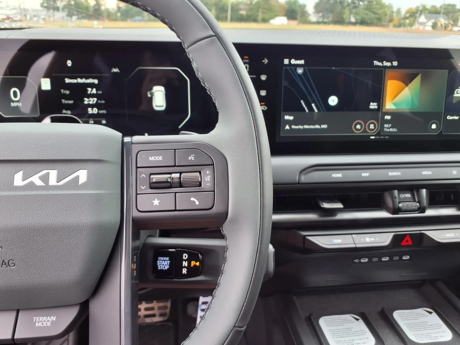 New 2027 Glacial White Pearl Kia X-Line SX image 22