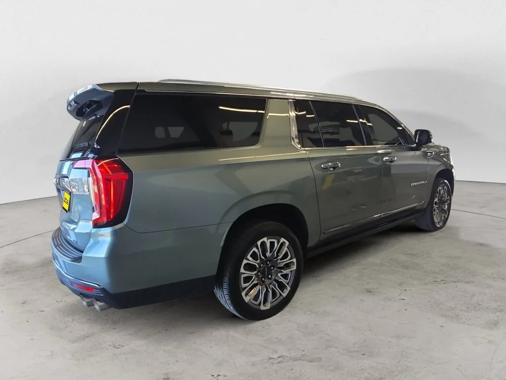 Used 2023 FROSTED PINE METALLIC GMC Denali Ultimate image 8