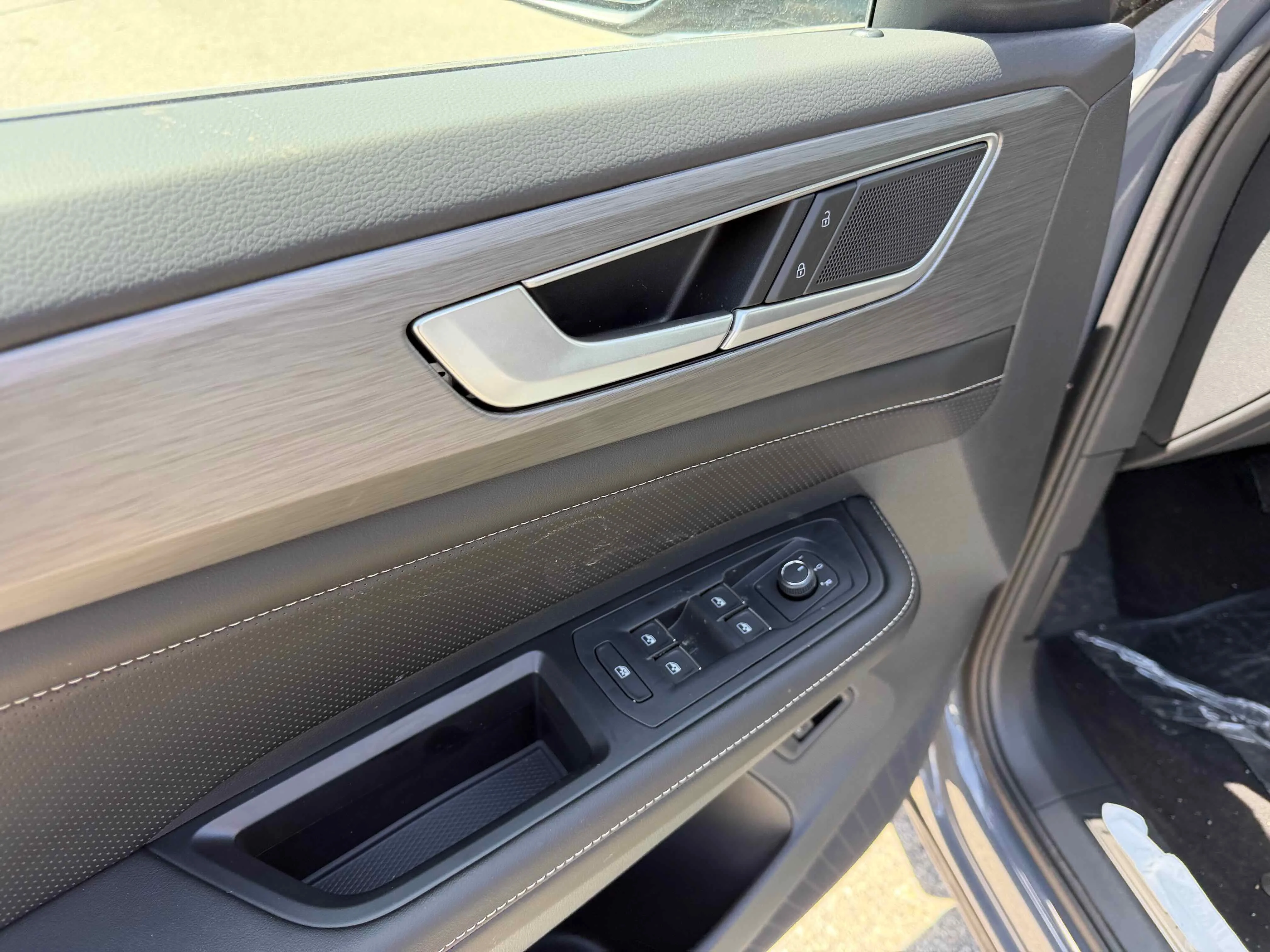 New 2026 Gray Volkswagen 2.0T SE w/Technology image 16
