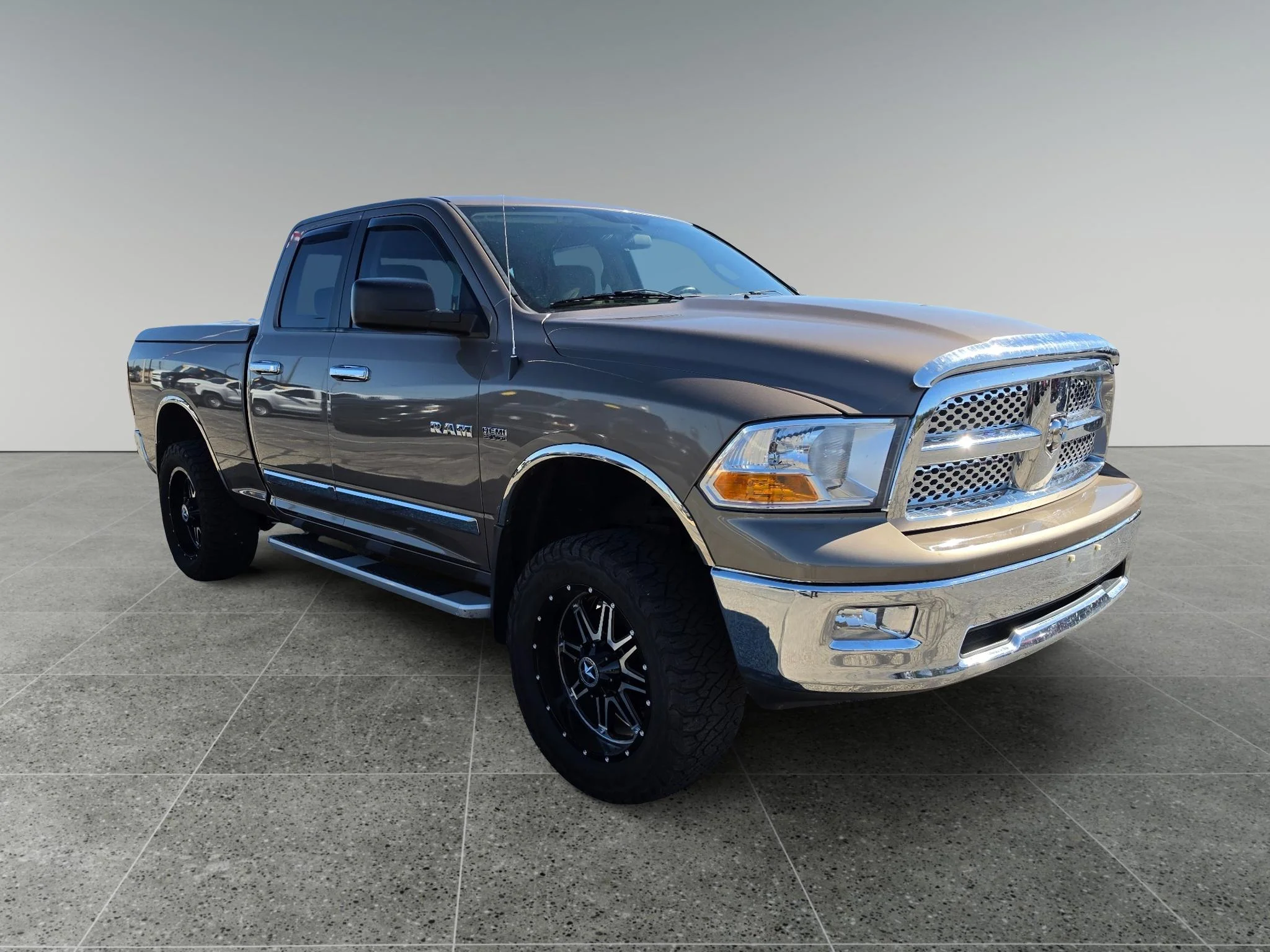 Used 2009 Austin Tan Pearlcoat Dodge SLT image 8