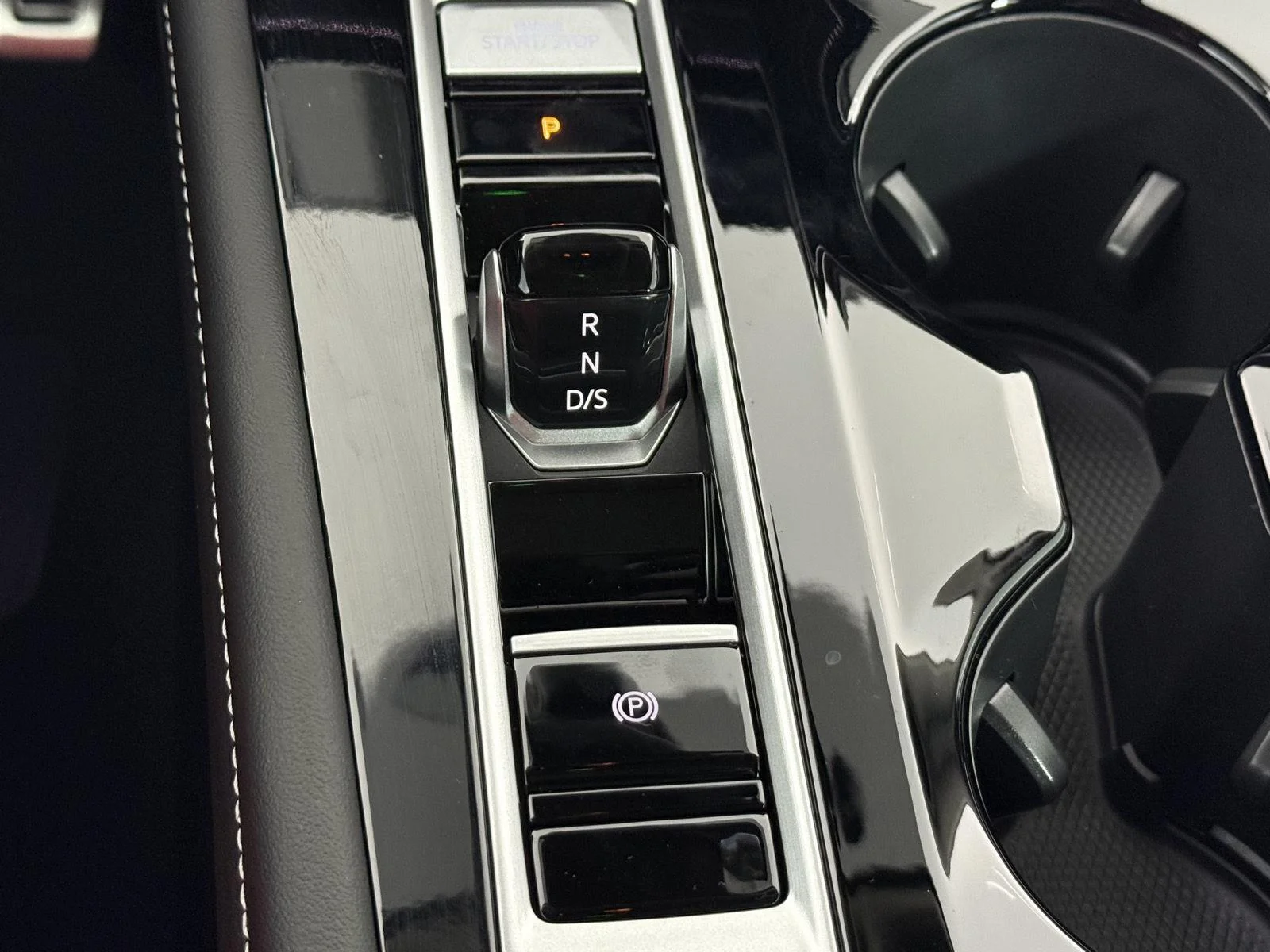 New 2026 Deep Black Pearl Volkswagen 2.0T SEL Premium R-Line image 33