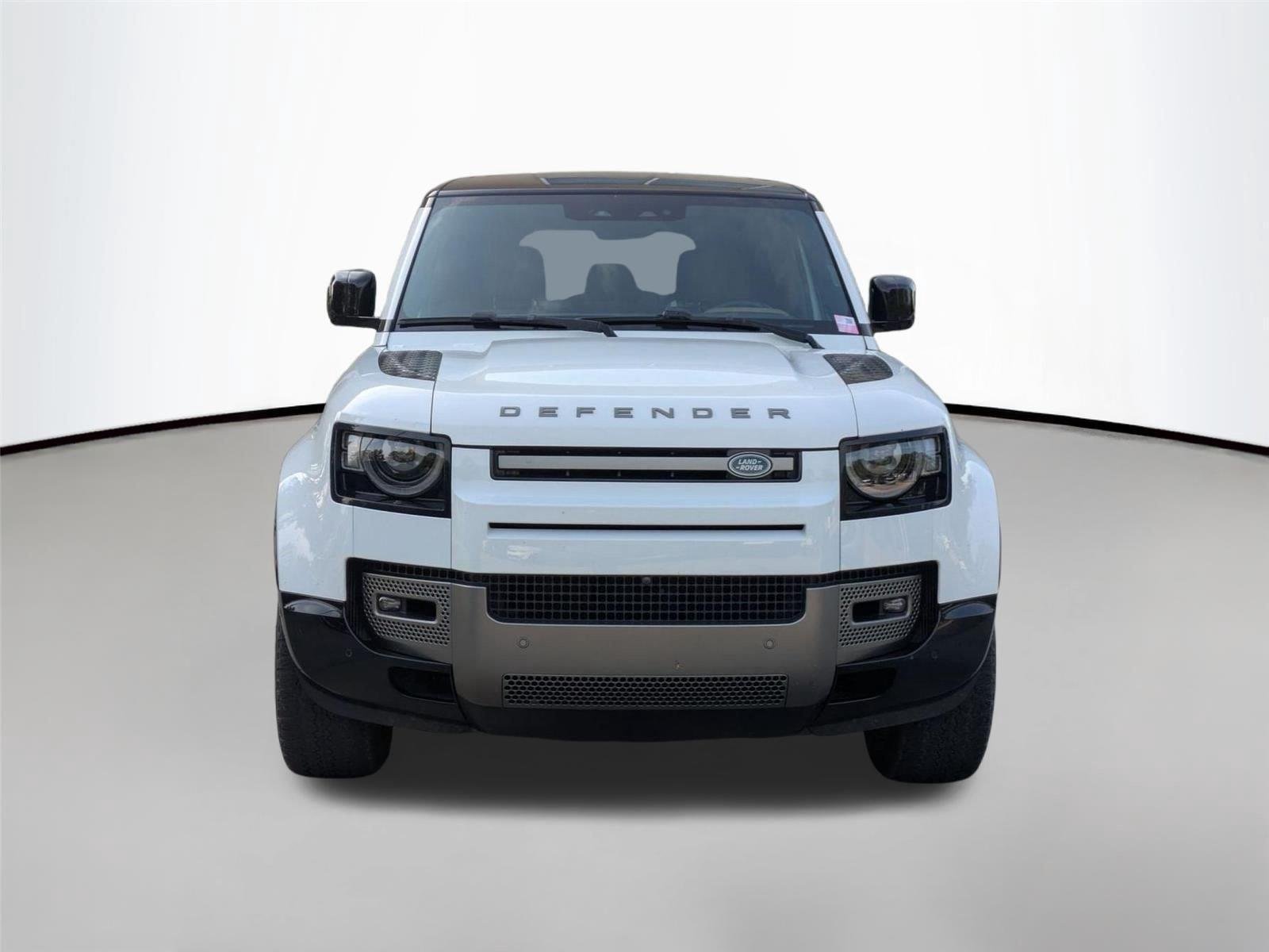 Used 2025 Fuji White Land Rover X-Dynamic SE image 2
