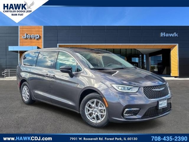 2023 Chrysler Pacifica Touring L's photo