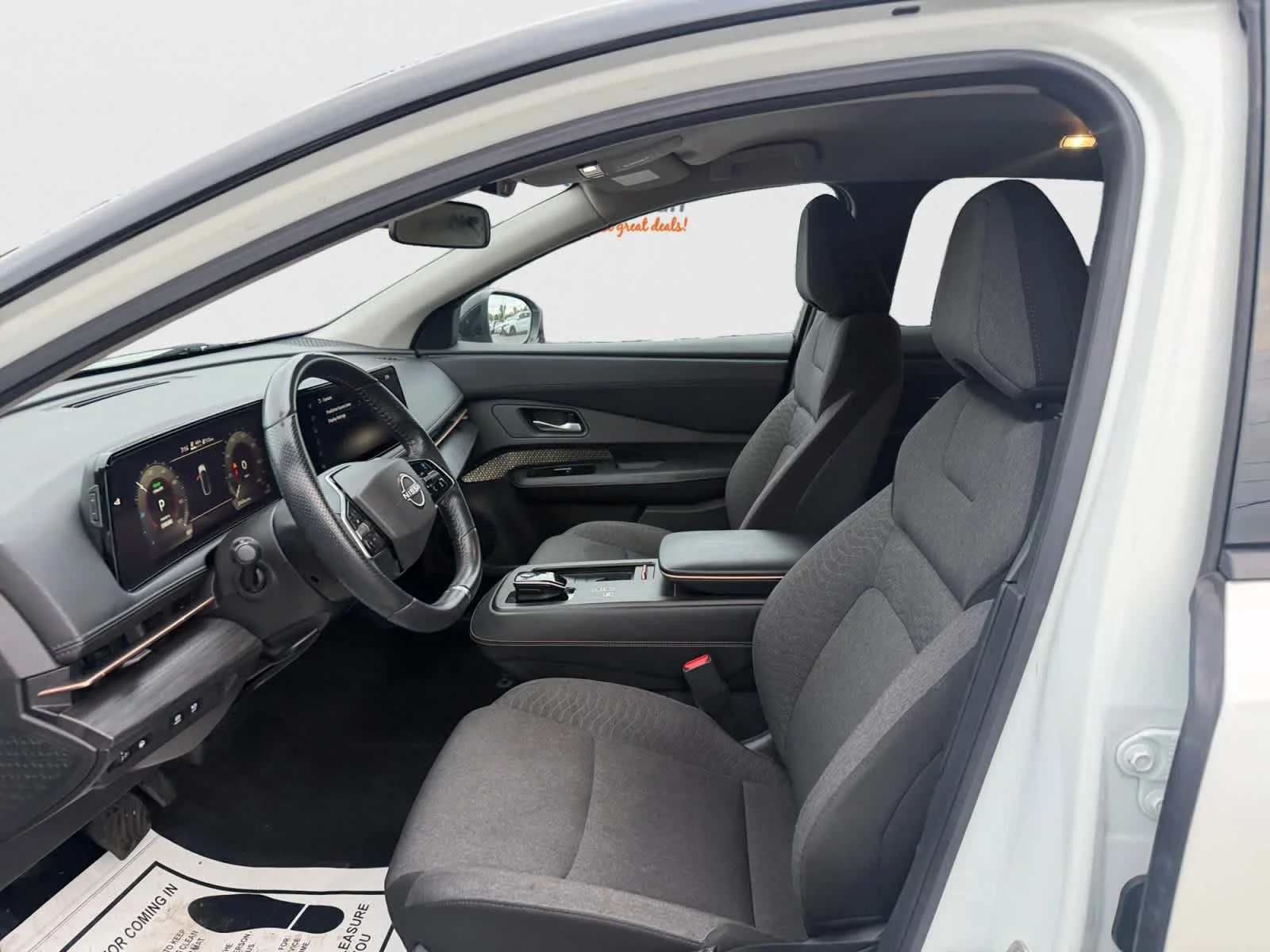 Used 2023 Everest White Pearl Tricoat/Black Diamond Pearl Nissan VENTURE+ image 13