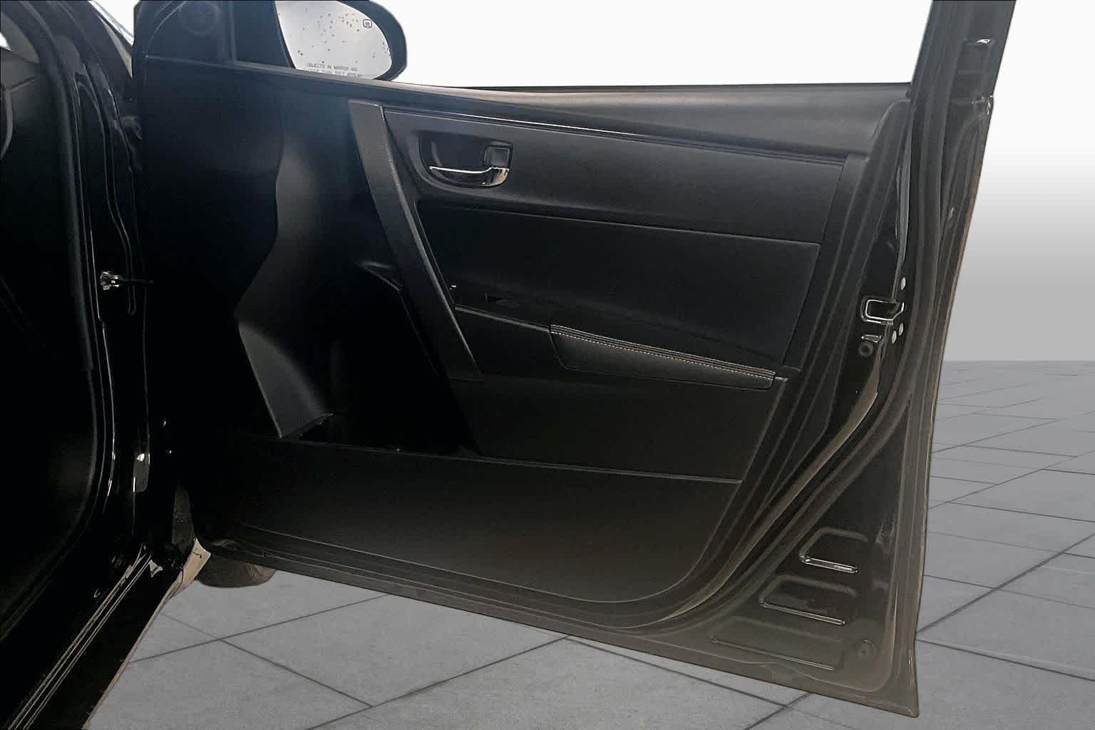 Used 2018 Black Sand Pearl Toyota SE image 21