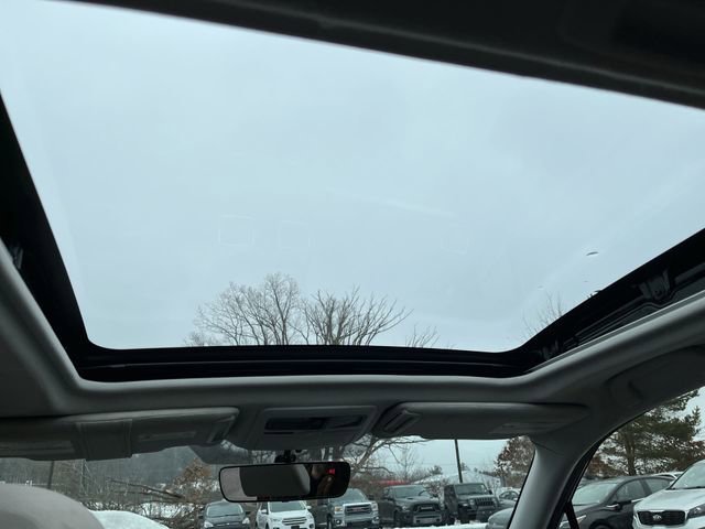 Used 2018  Subaru Premium image 17