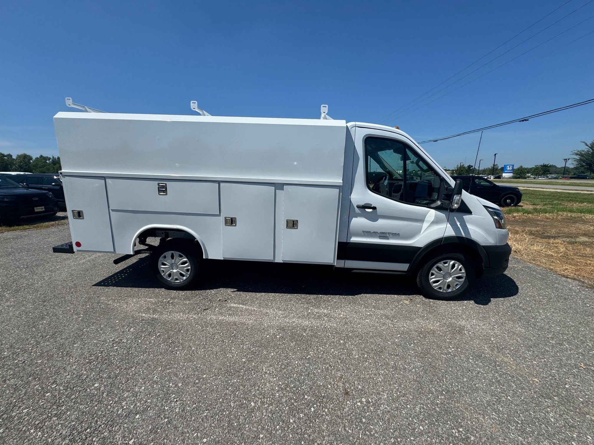 New 2025 Oxford White Ford Cutaway image 2