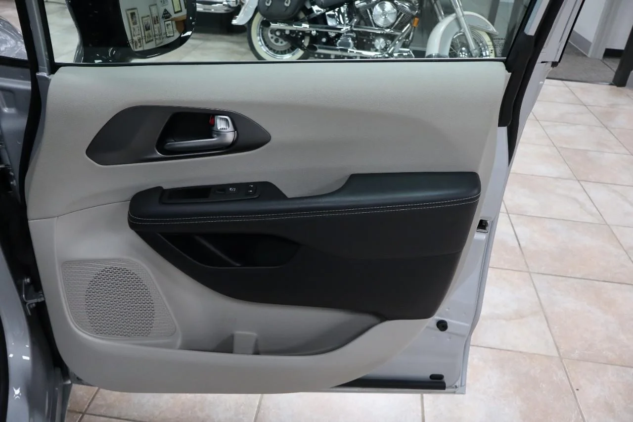 Used 2024 Silver Mist Clear Coat Chrysler Touring L image 28