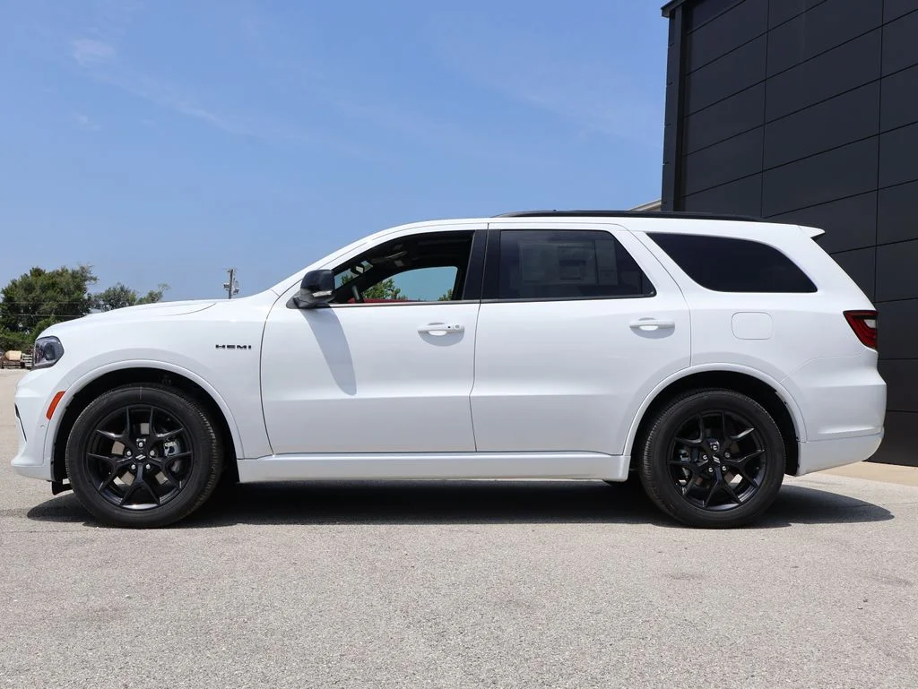 New 2026 White Knuckle Clear-Coat Exterior Paint Dodge GT Premium HEMI V8 image 2