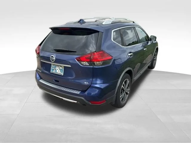 Used 2017 Blue Nissan SL image 3