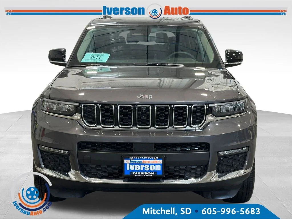 Used 2023 Gray Jeep Limited image 3