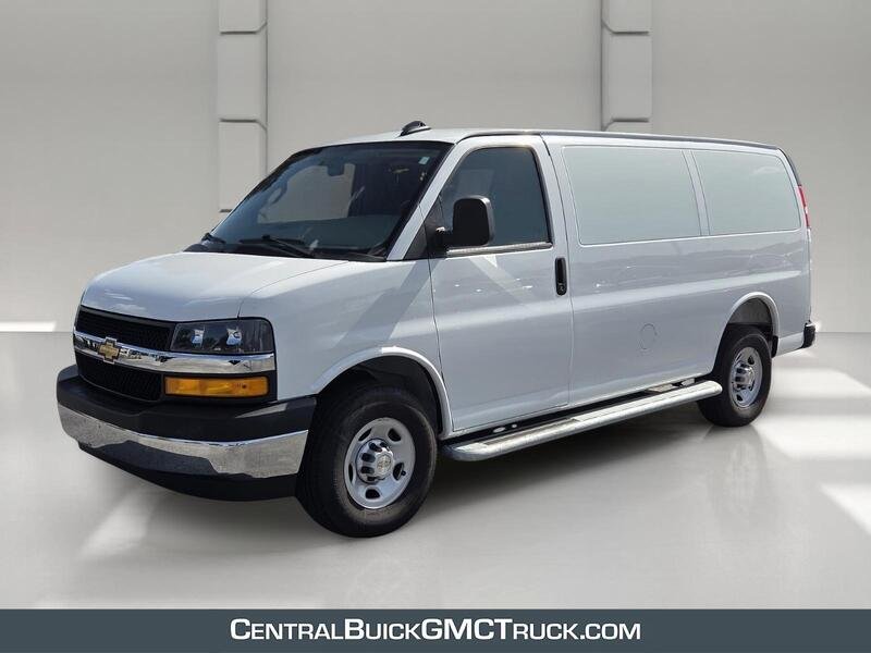 Used 2025 Summit White CHEVROLET RWD 2500 135" image 1
