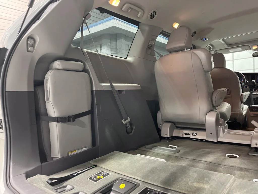 Used 2018 Blizzard Pearl Toyota XLE image 35