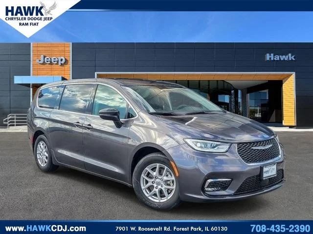 2023 Chrysler Pacifica Touring L's photo