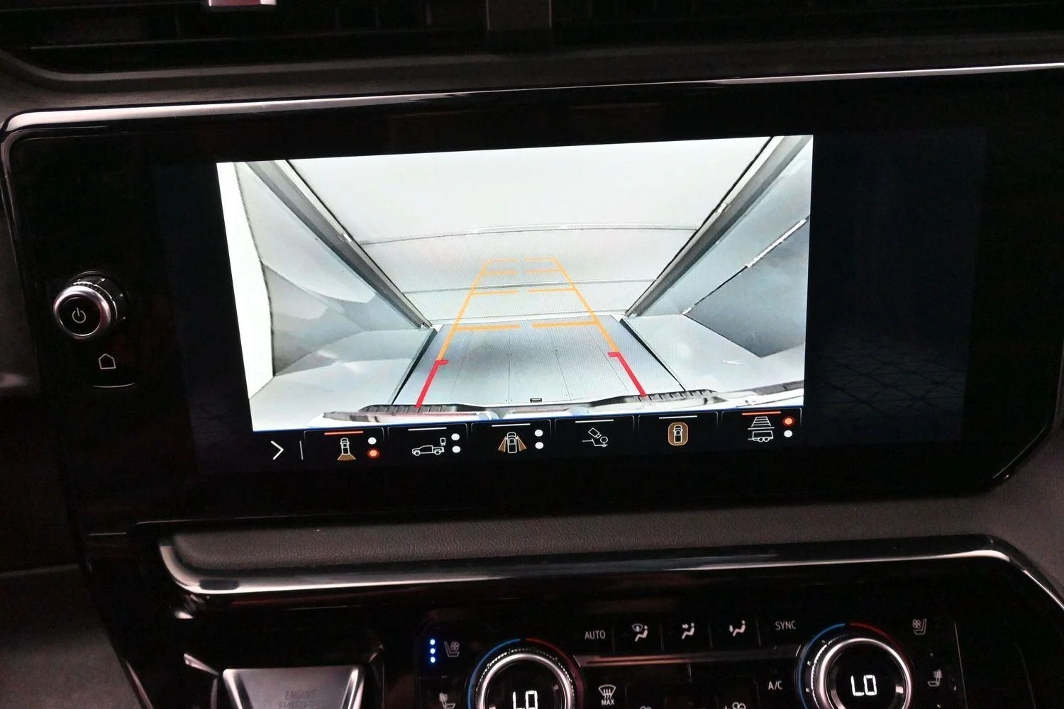 Used 2025 Summit White GMC AT4 image 22