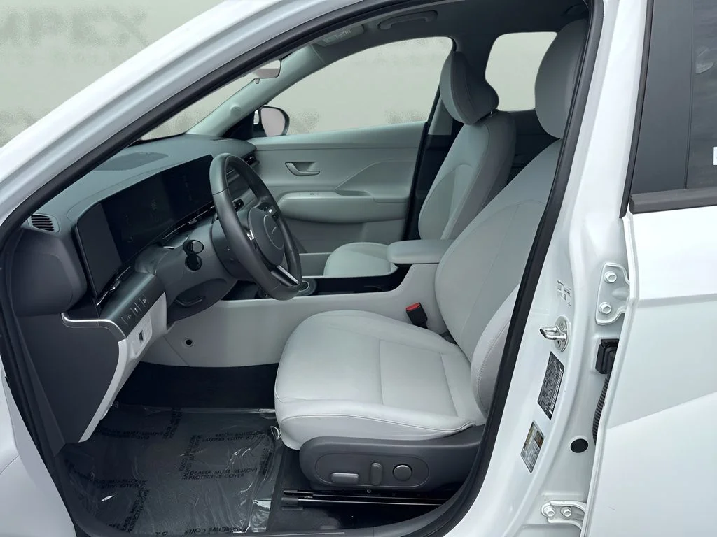 Used 2024 White Hyundai SEL image 9