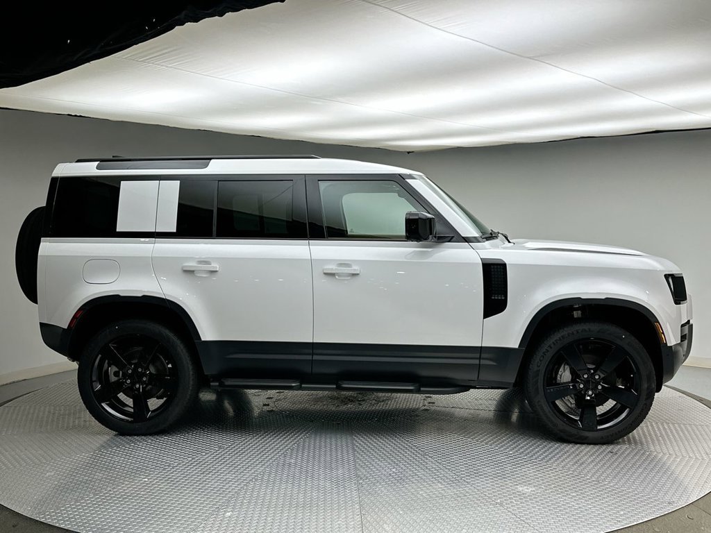 New 2026 Fuji White Land Rover S image 4