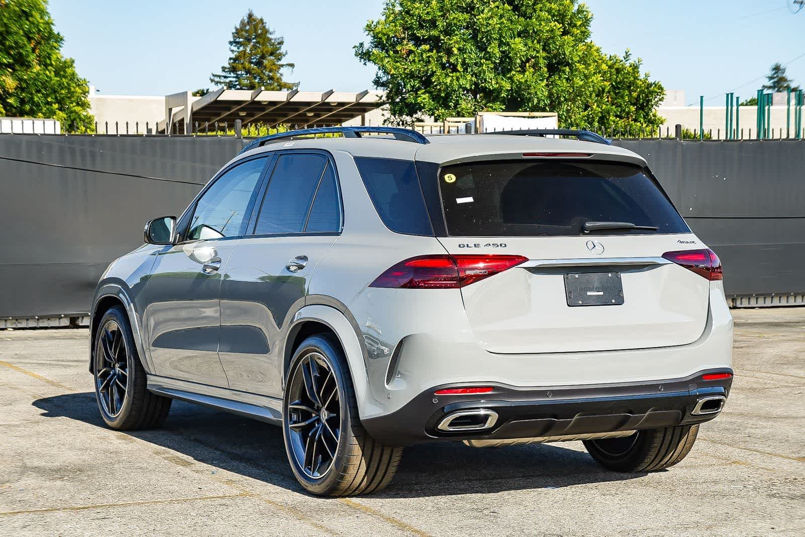 New 2026 MANUFAKTUR Alpine Grey Mercedes-Benz GLE 450 image 4