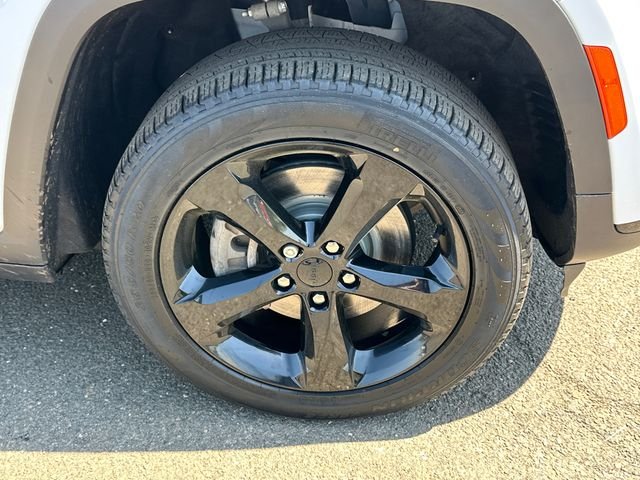 Used 2023 White Jeep Limited image 7