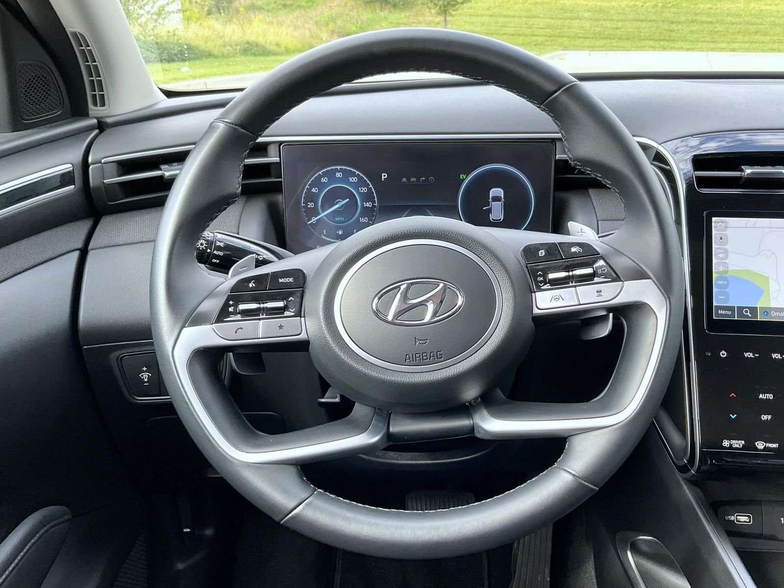 Used 2024 White Hyundai SEL Convenience image 11