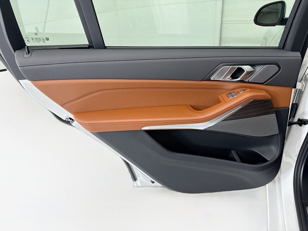 New 2027 White Metallic BMW xDrive40i image 26
