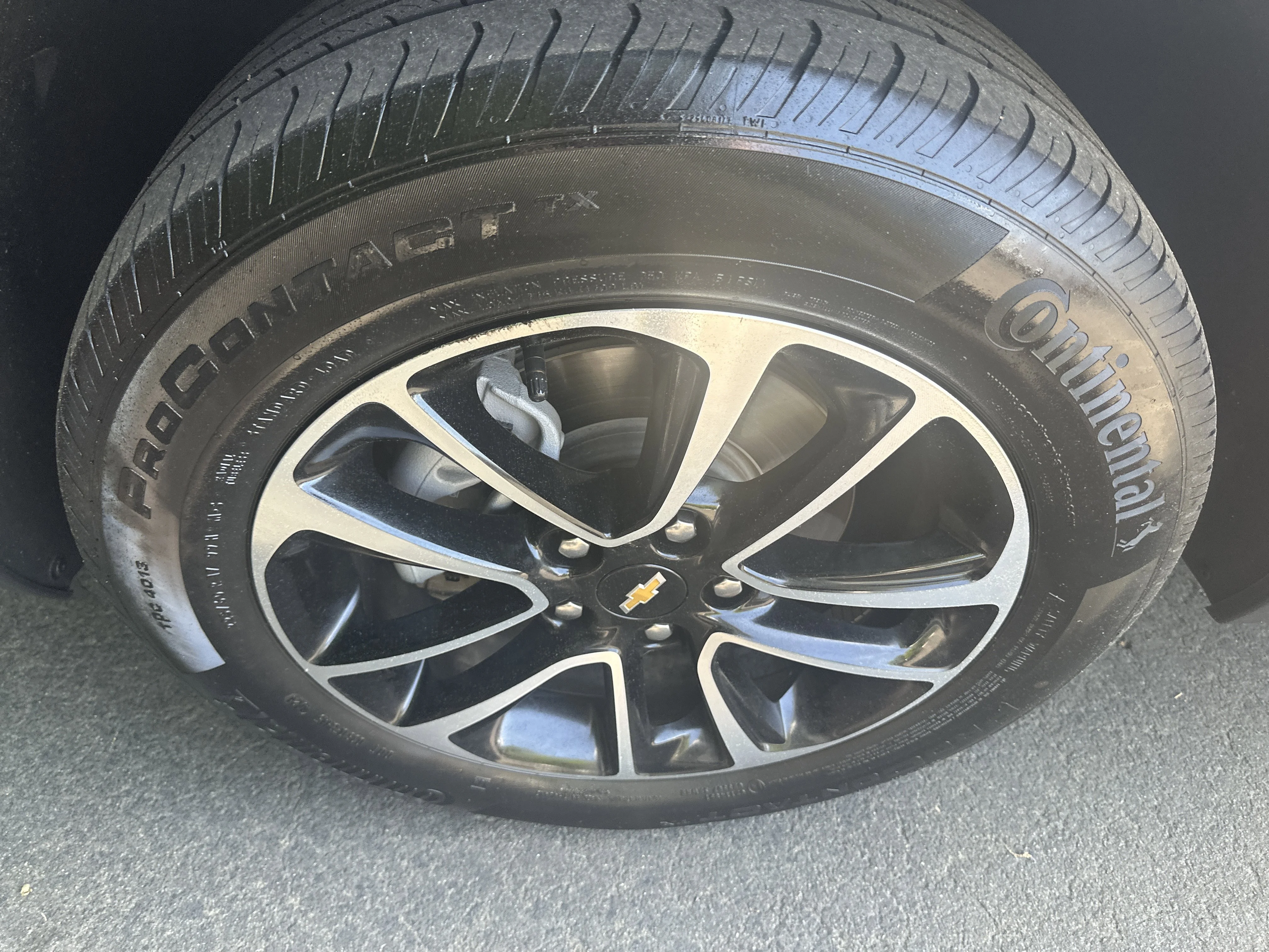 Used 2025 Sterling Gray Metallic Chevrolet LT image 30