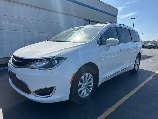 2018 Chrysler Pacifica Touring L's photo