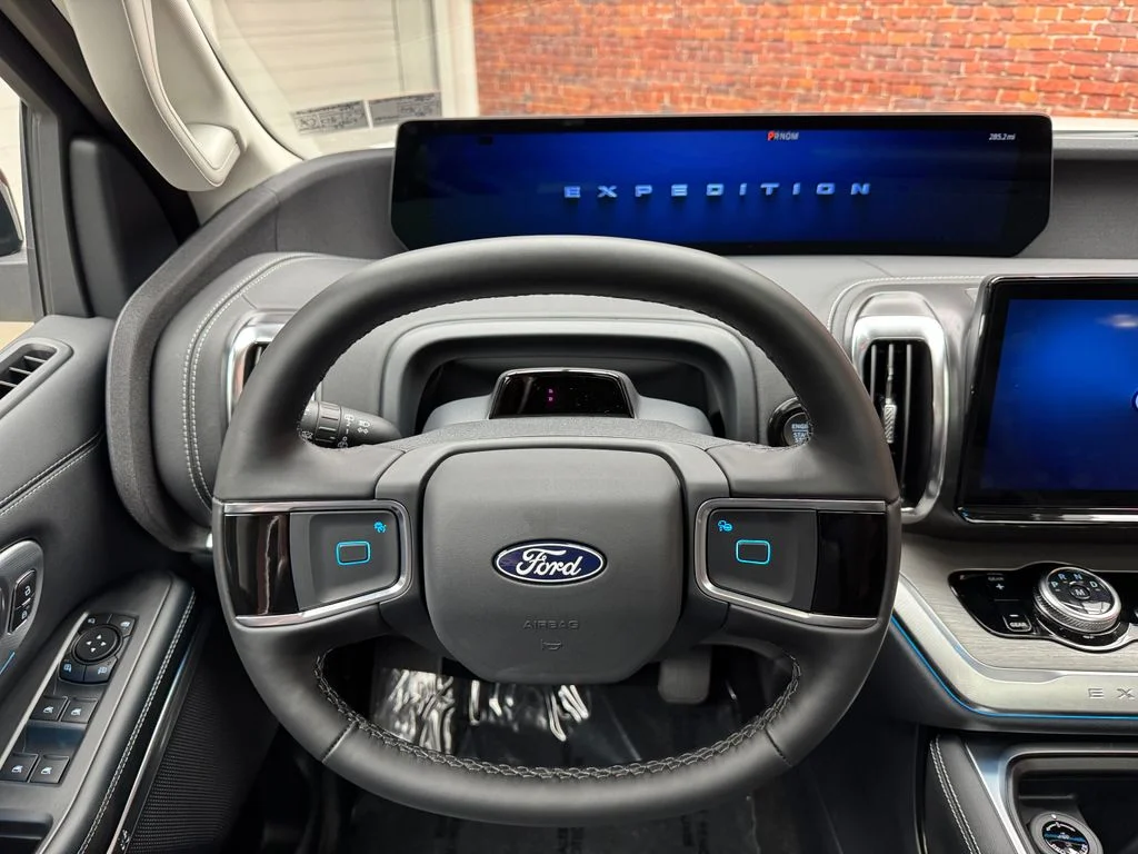 New 2027 Star White Metallic Tri-Coat Ford Platinum image 13