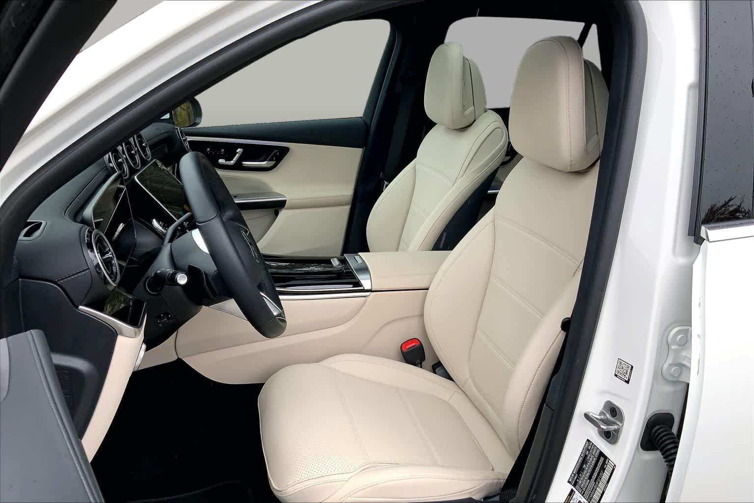 Certified Used 2025 Polar White Mercedes-Benz GLC 300 image 9