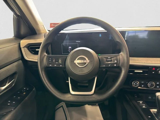 Used 2025 Aspen White Nissan SV image 13