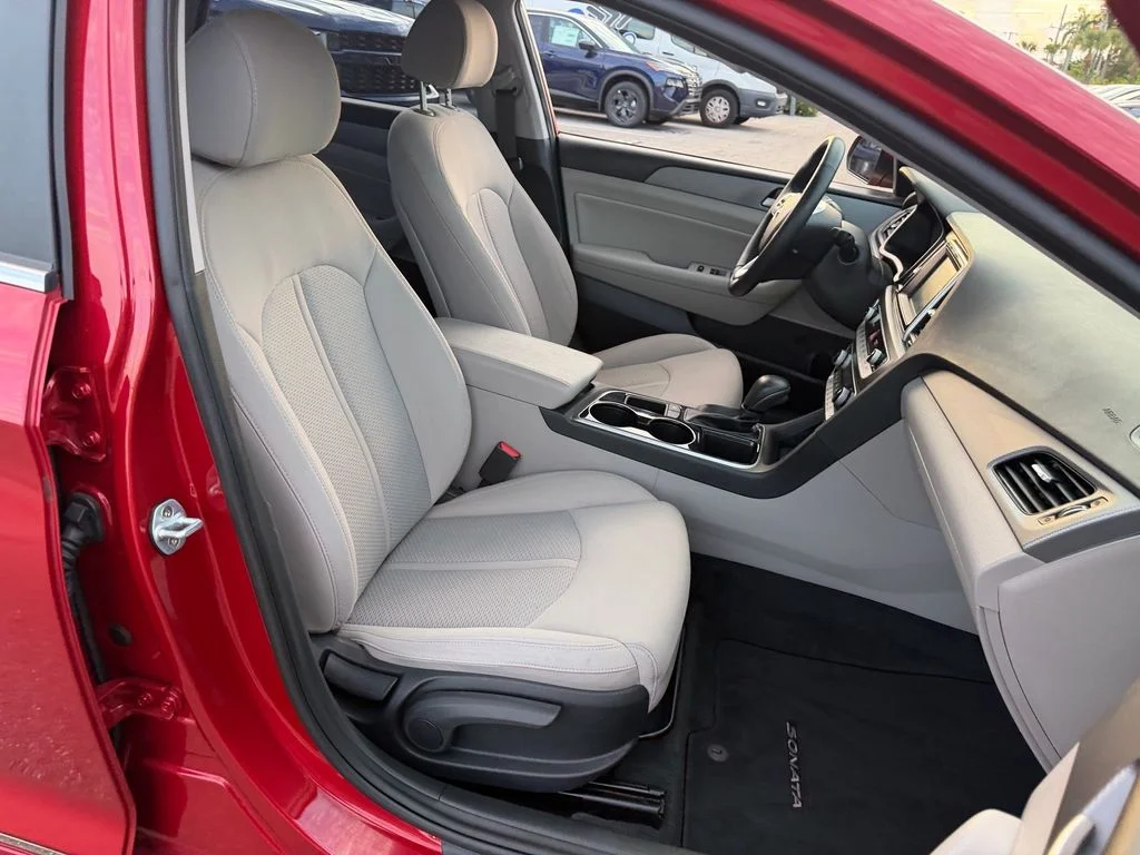 Used 2019 Red Hyundai SEL image 17