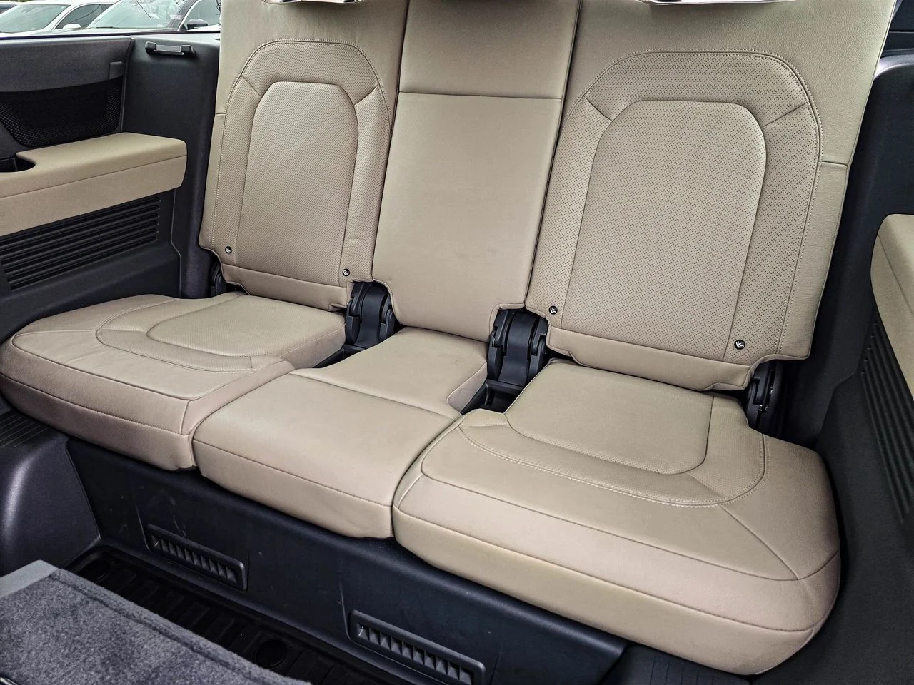 Used 2023 Gondwana Stone Land Rover S image 37