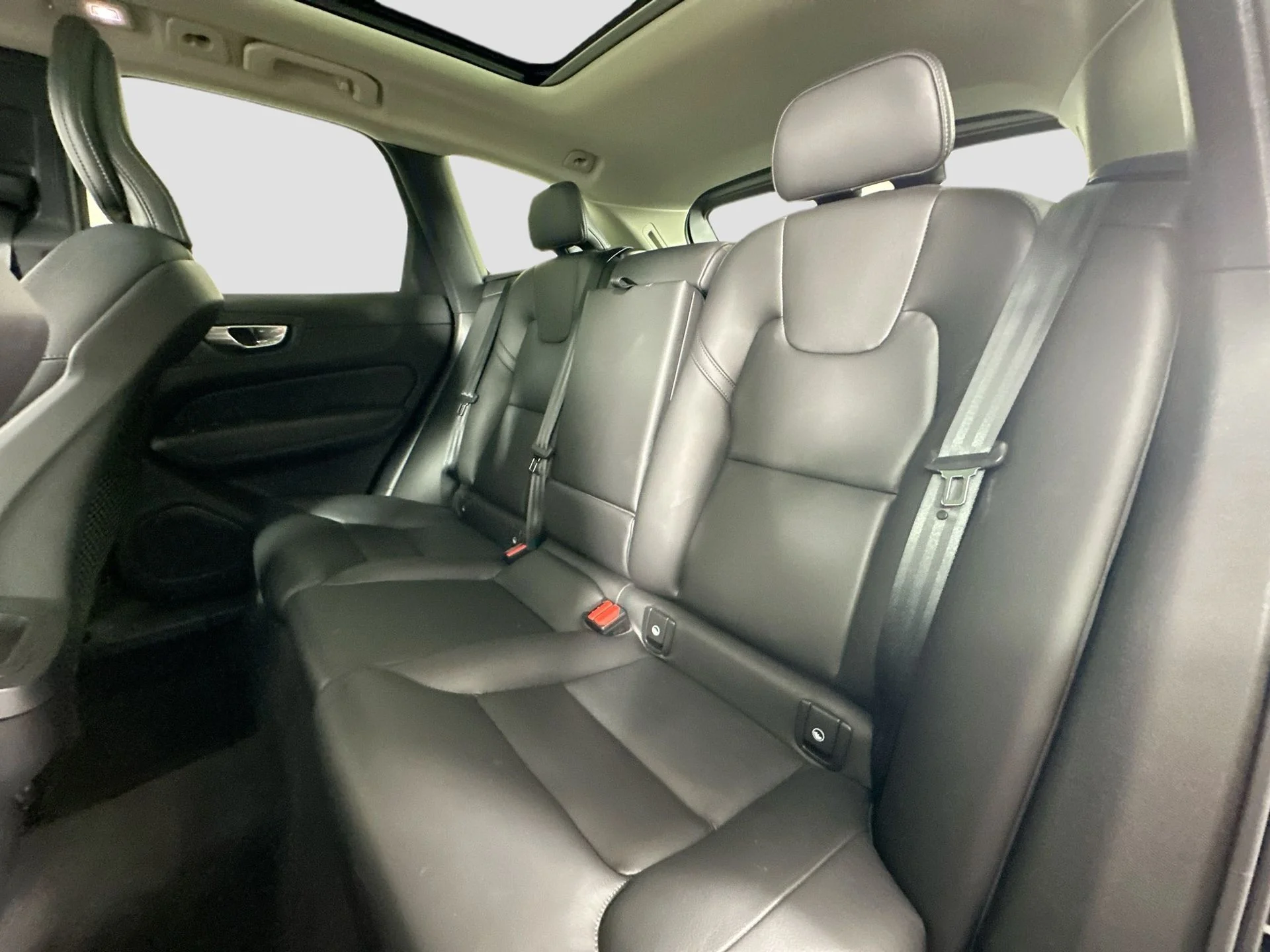 Used 2025 Onyx Black Volvo Core image 25