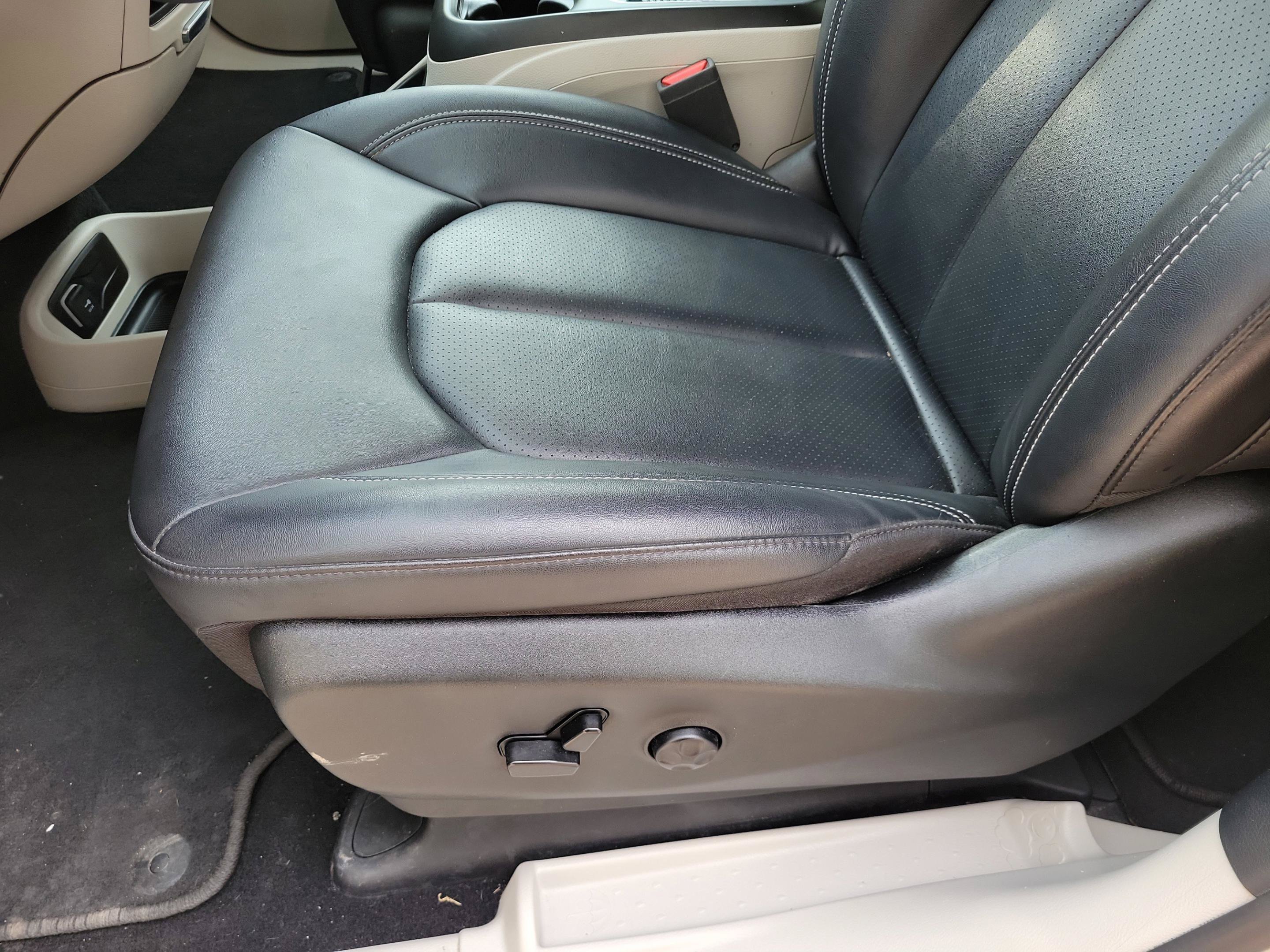 2024 Chrysler Pacifica Touring L - Photo 10