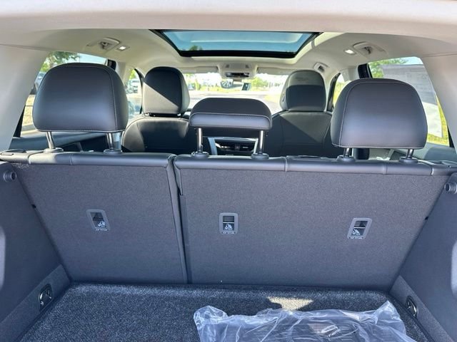 New 2026 Platinum Gray Metallic Volkswagen 2.0T SE image 17