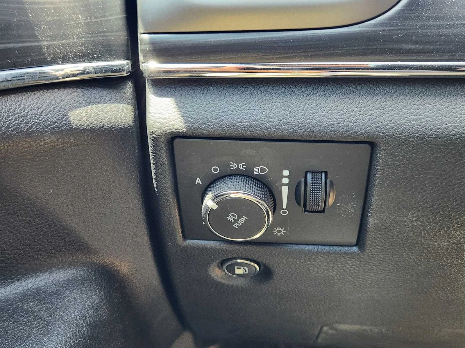 Used 2019 Black Jeep Limited 4x2 image 19