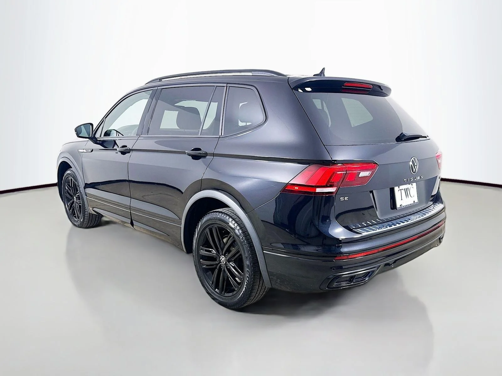 Used 2022 Black Volkswagen  image 7