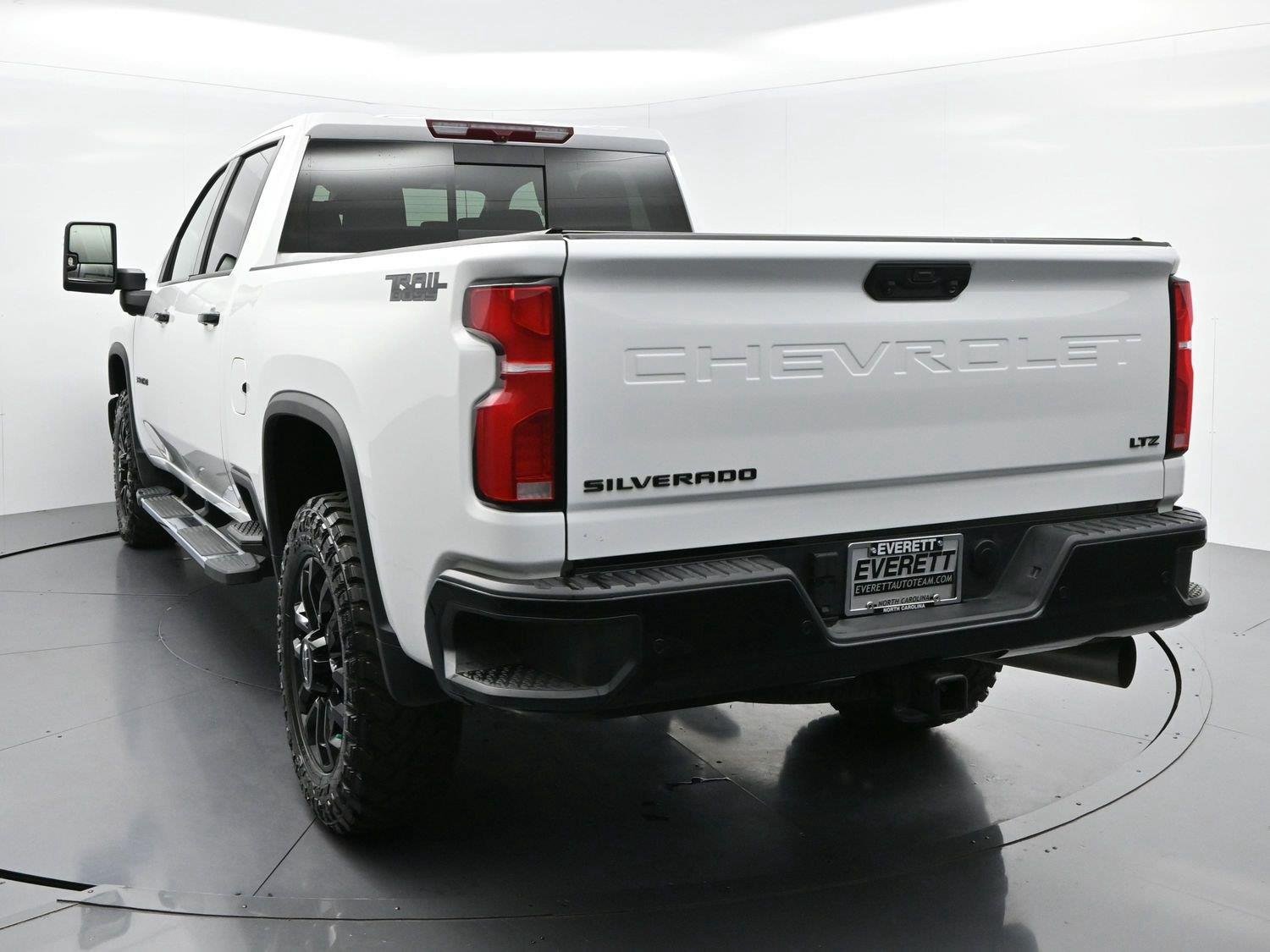 Used 2026 Summit White Chevrolet LTZ image 6
